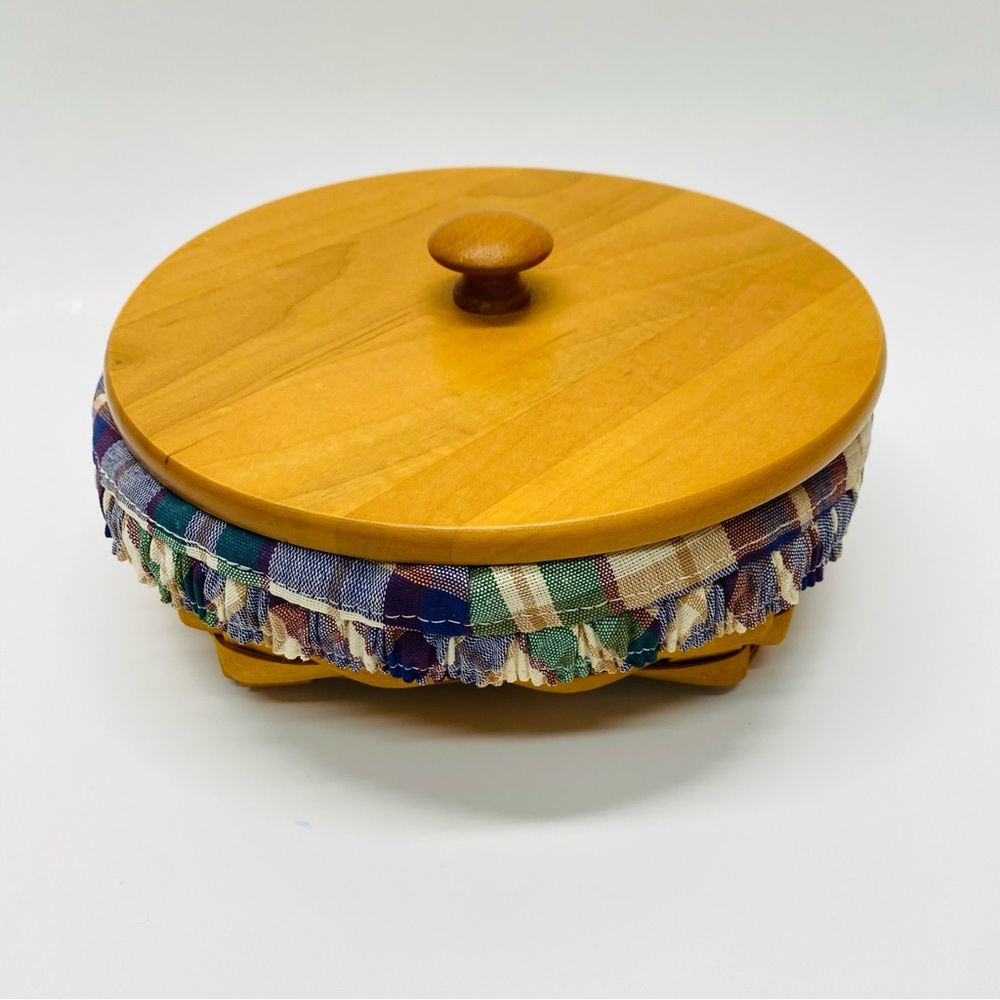 Longaberger Basket W/ Lid Plastic Liner & Plaid Cloth Liner 7.5 inches Across